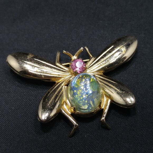 Vintage Lucite Insect Brooch, Gold Flakes, Pink Rhinestone, 1950s - Picture 10 of 10